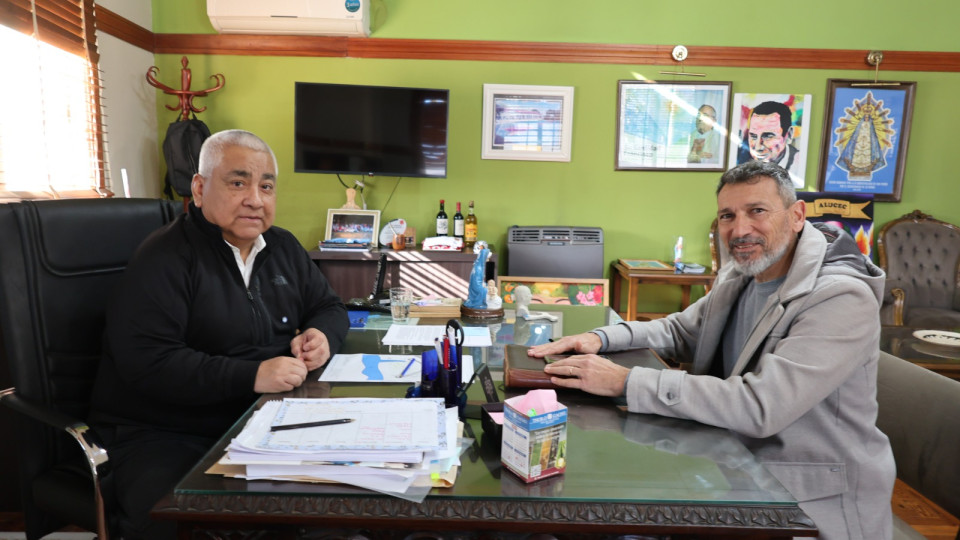 Encuentro entre el Intendente Cecilio Salazar y el Presidente del Centro de Comercio Encuentro entre el Intendente Cecilio Salazar y el Presidente del Centro de Comercio