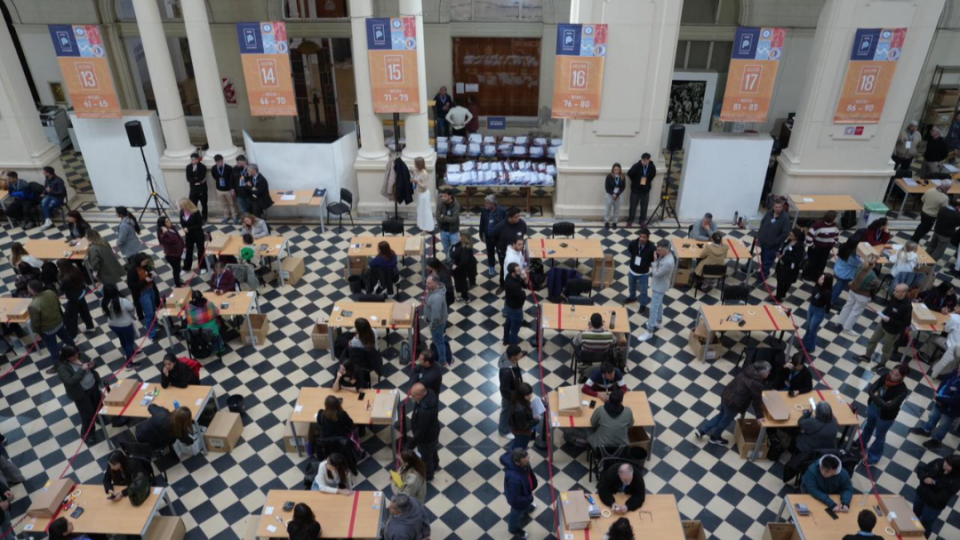 Comenzó el escrutinio que definirá bancas clave en la Legislatura bonaerense