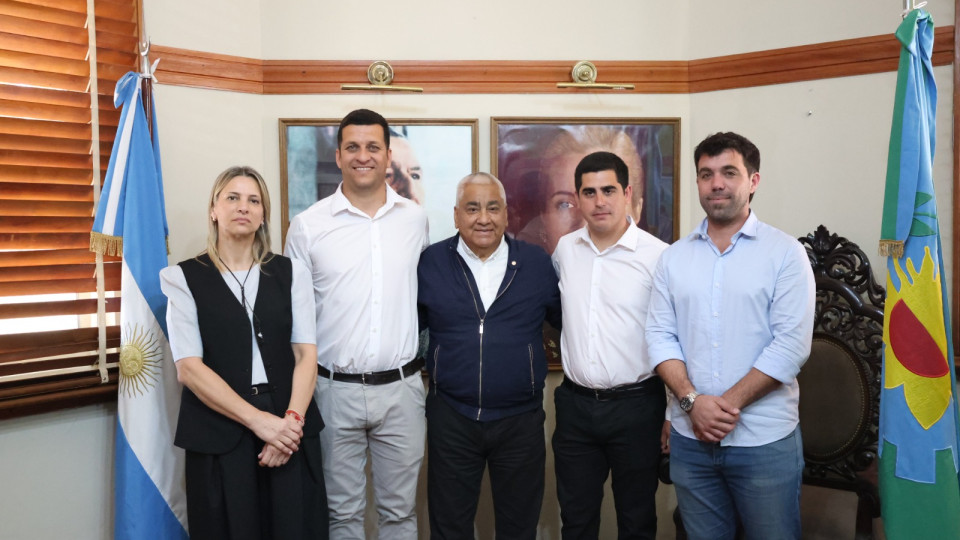Juraron los nuevos secretarios del gabinete del Intendente Cecilio Salazar Juraron los nuevos secretarios del gabinete del Intendente Cecilio Salazar