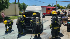 Incendio-provoco-importantes-danos-en-un-utilitario