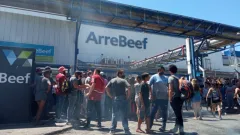 Denuncian-suspensiones-sin-pago-para-400-trabajadores-vinculados-al-frigorifico-Arrebeef